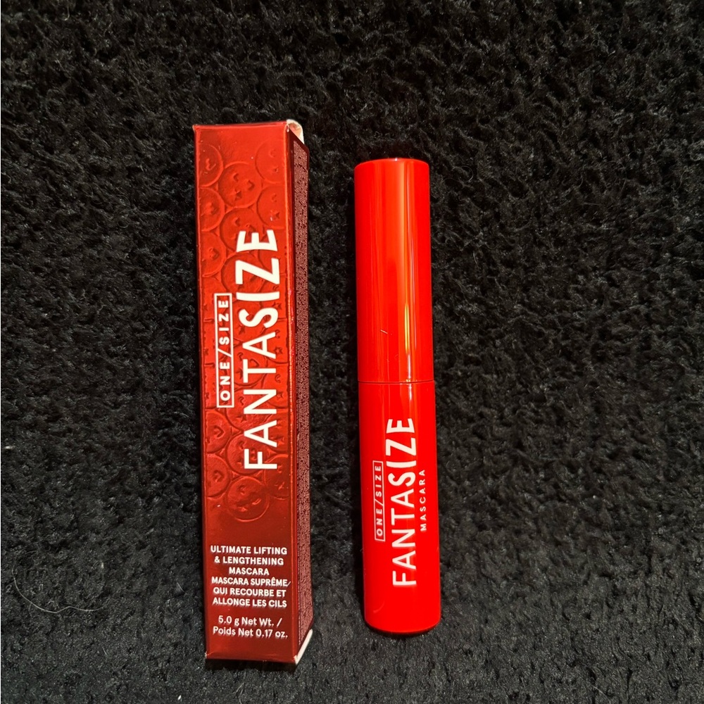 ONE/SIZE Fantasize Mascara - Bright Red Tube